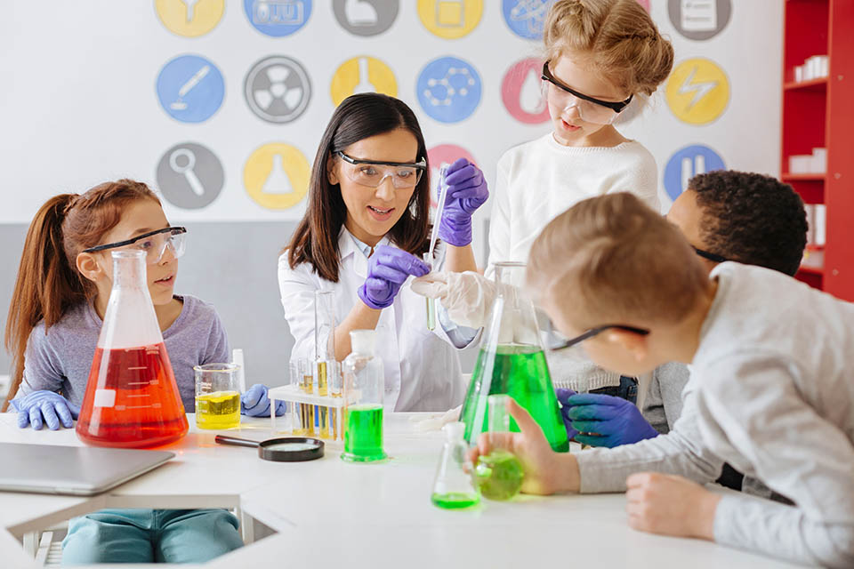 kids doing chemistry experiments at the young stars club